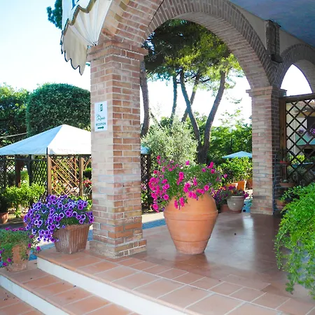 Le Renaie Hotel 3*